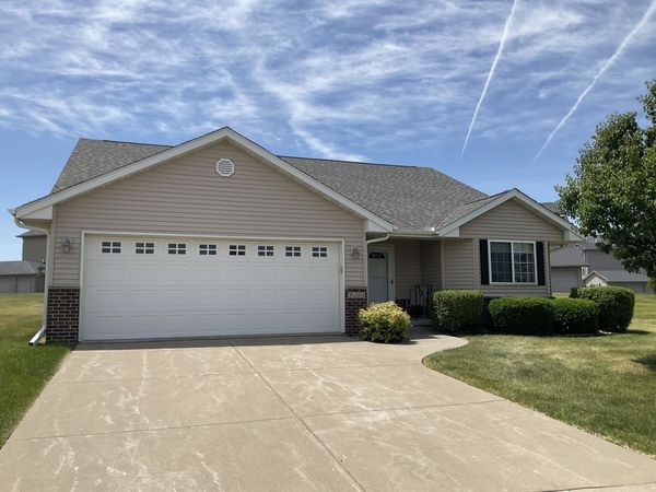 3204 S 20th Avenue Court, Eldridge, IA 52748