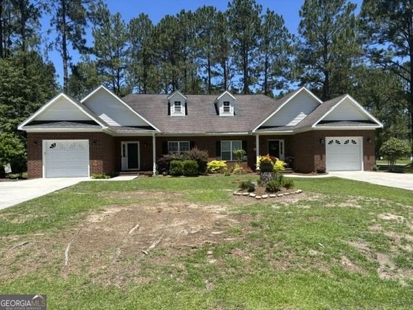 1124 B Southbend, Statesboro, GA 30458