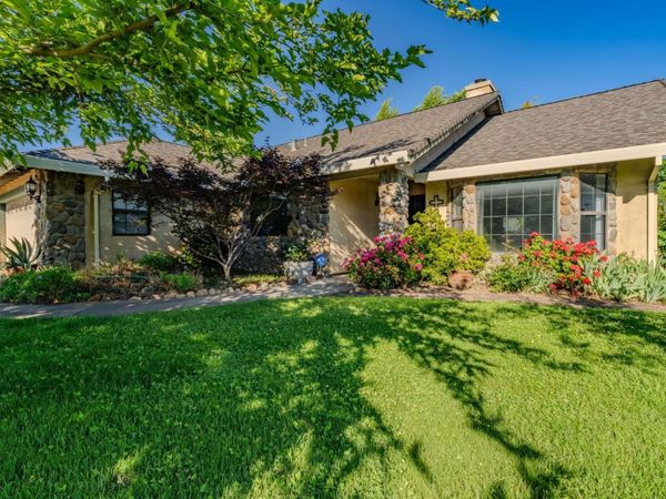 20100 Apple Dr, Lockeford, CA 95237