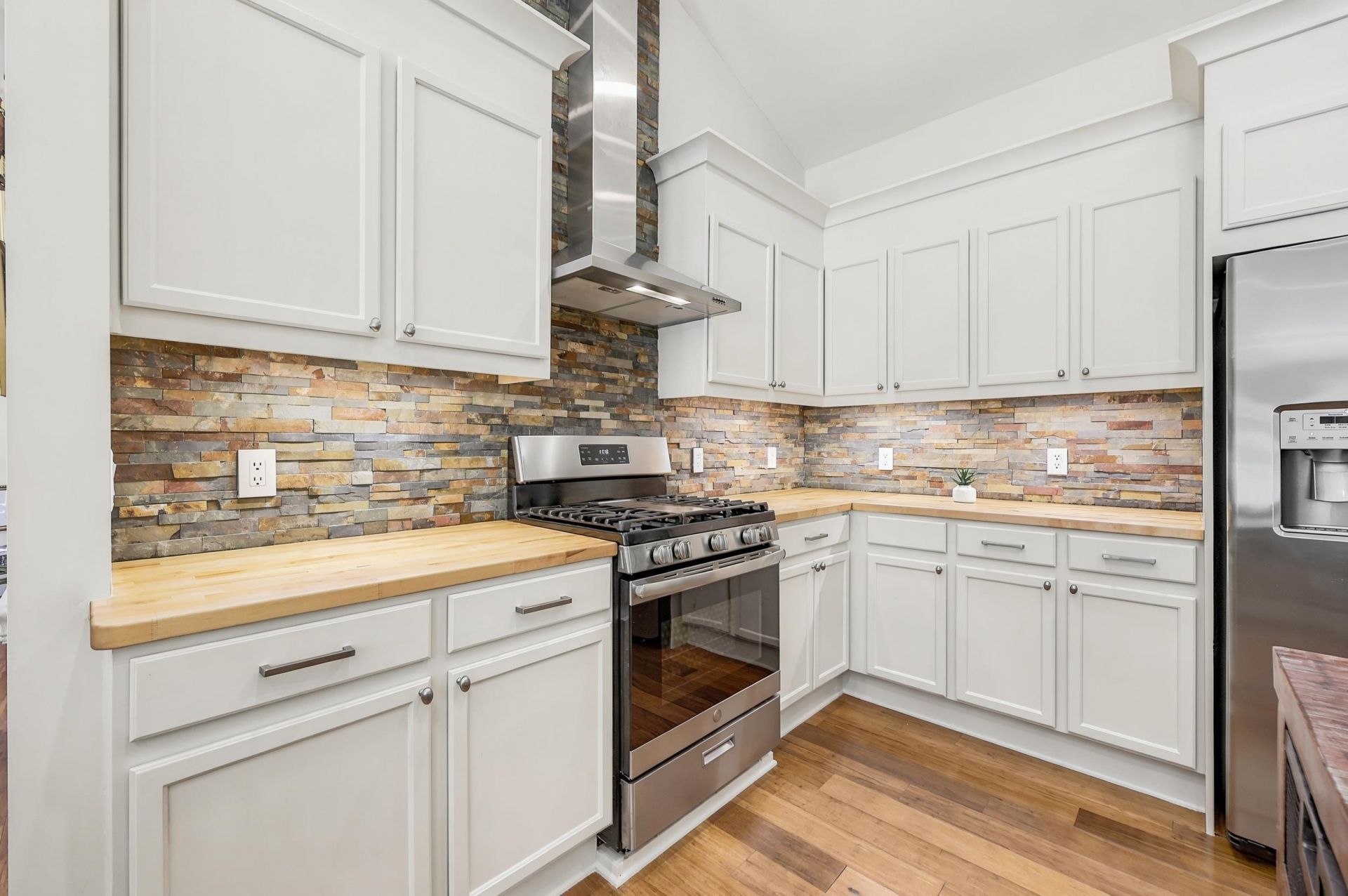 1215 Loblolly Ln. Photo 11