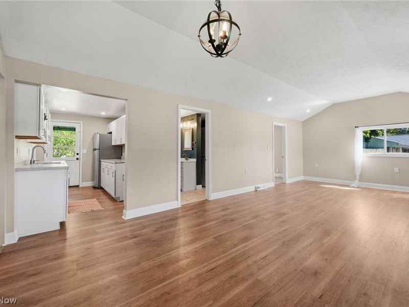 815 E Cassell Avenue, Barberton, OH 44203 Photo 11