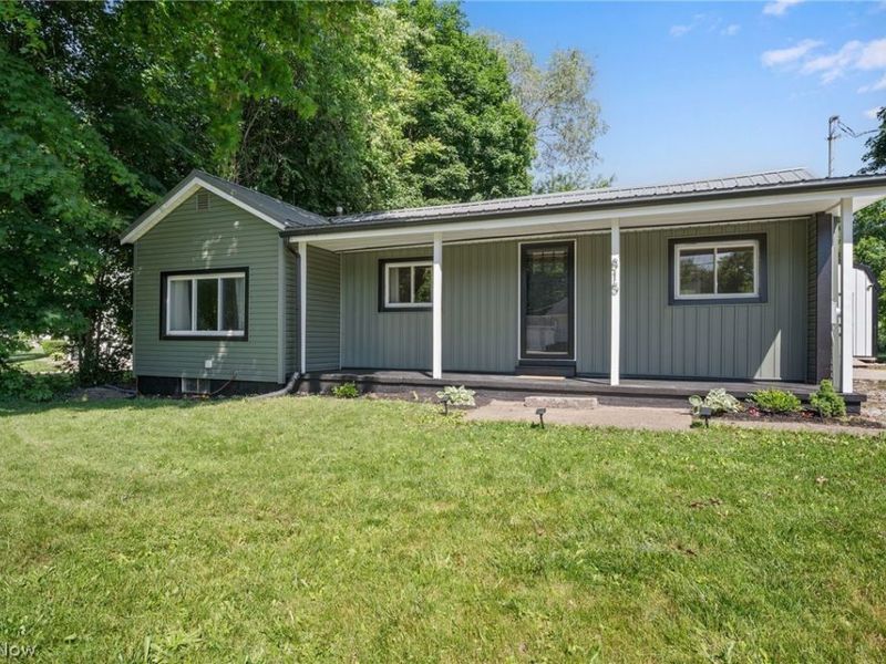 815 E Cassell Avenue, Barberton, OH 44203 Photo 2