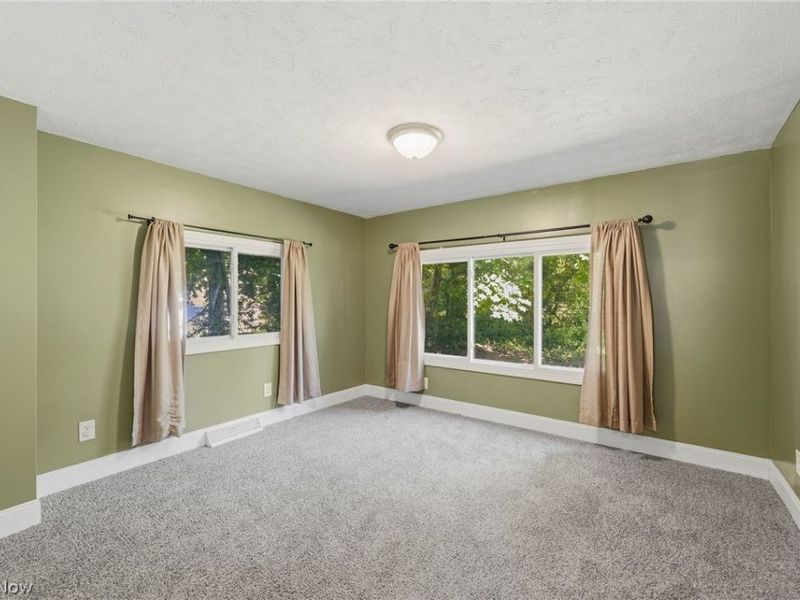 815 E Cassell Avenue, Barberton, OH 44203 Photo 22