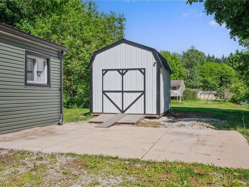 815 E Cassell Avenue, Barberton, OH 44203 Photo 28