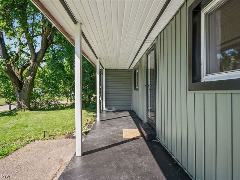 815 E Cassell Avenue, Barberton, OH 44203 Photo 4