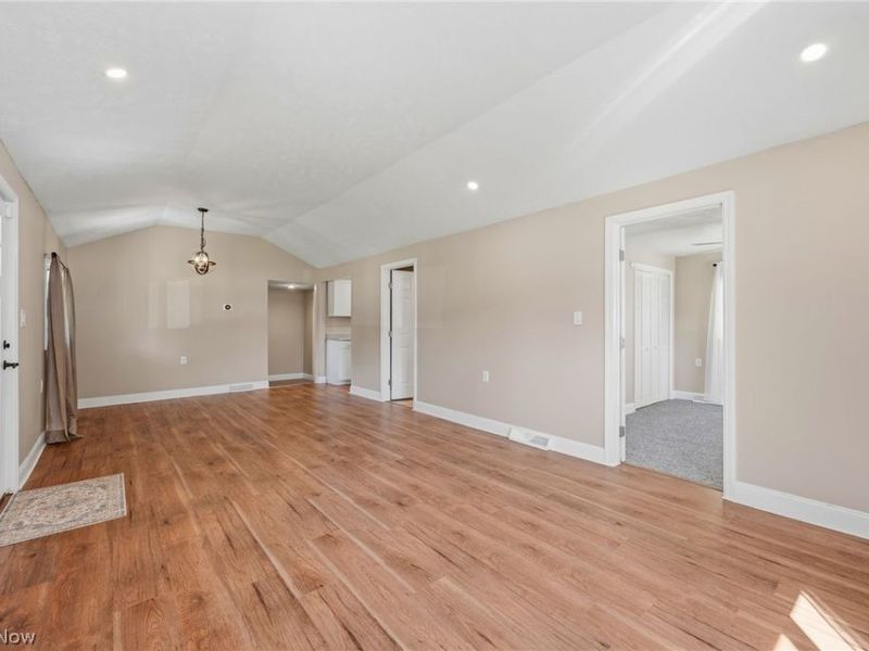 815 E Cassell Avenue, Barberton, OH 44203 Photo 9