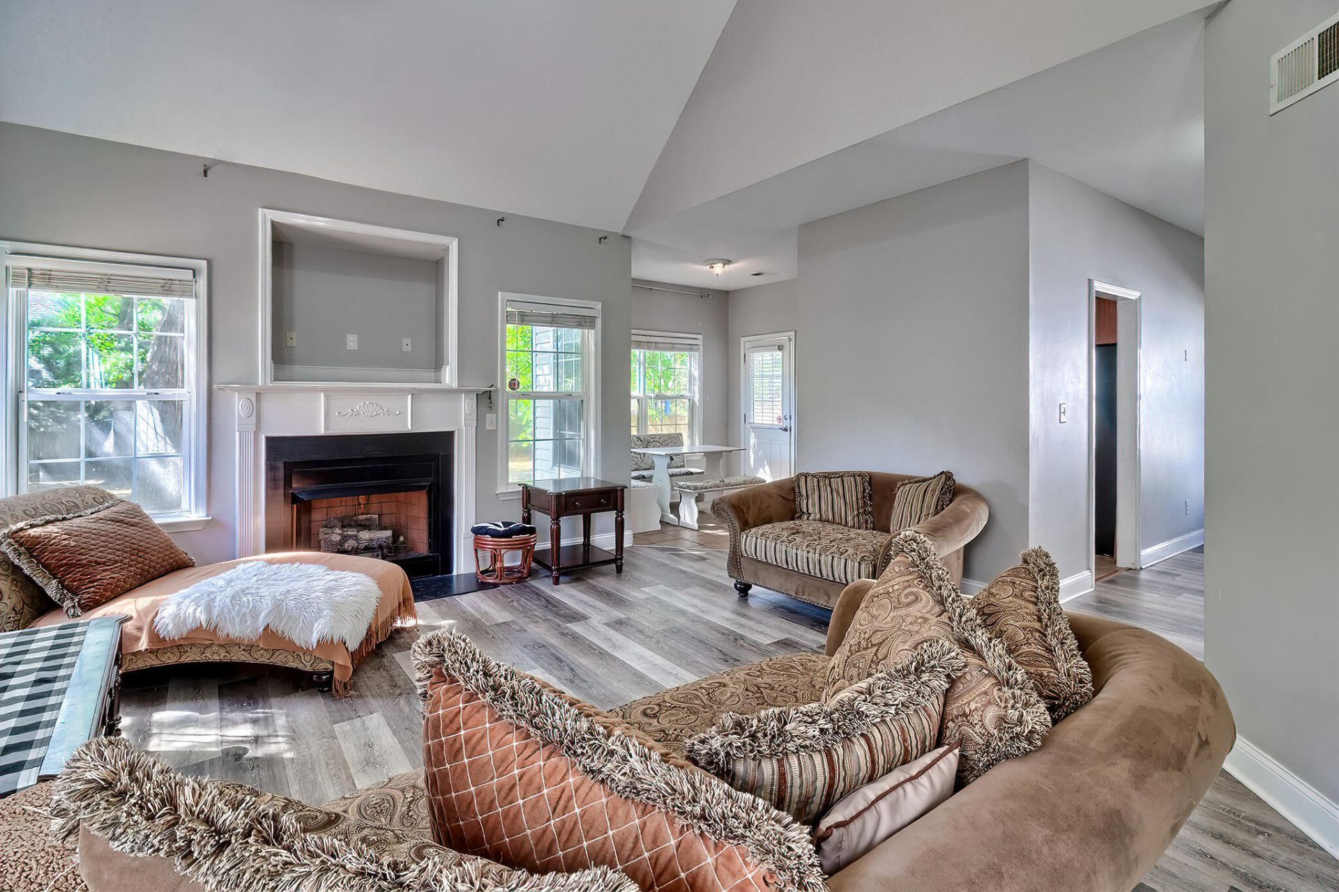 309 Joshua Tree Court Photo 5