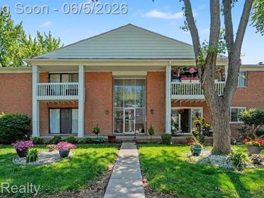 42744 Sheldon Place, Clinton Twp, MI 48038