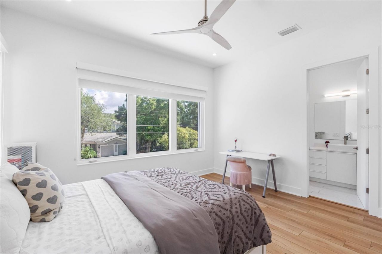 3208 W Lawn Avenue, Tampa, FL 33611 Photo