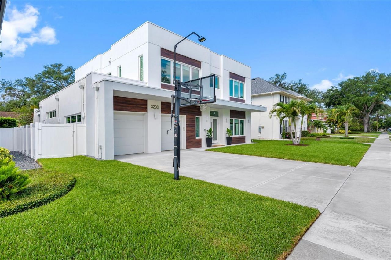 3208 W Lawn Avenue, Tampa, FL 33611 Photo