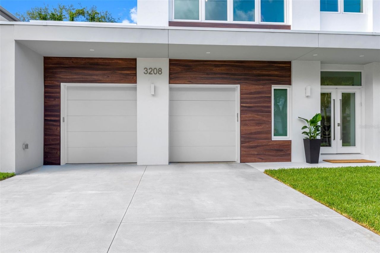 3208 W Lawn Avenue, Tampa, FL 33611 Photo