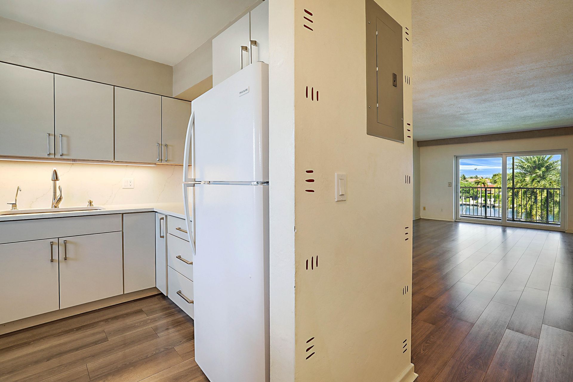 230 N Federal Highway, Unit 305, Deerfield Beach, FL 33441 Photo