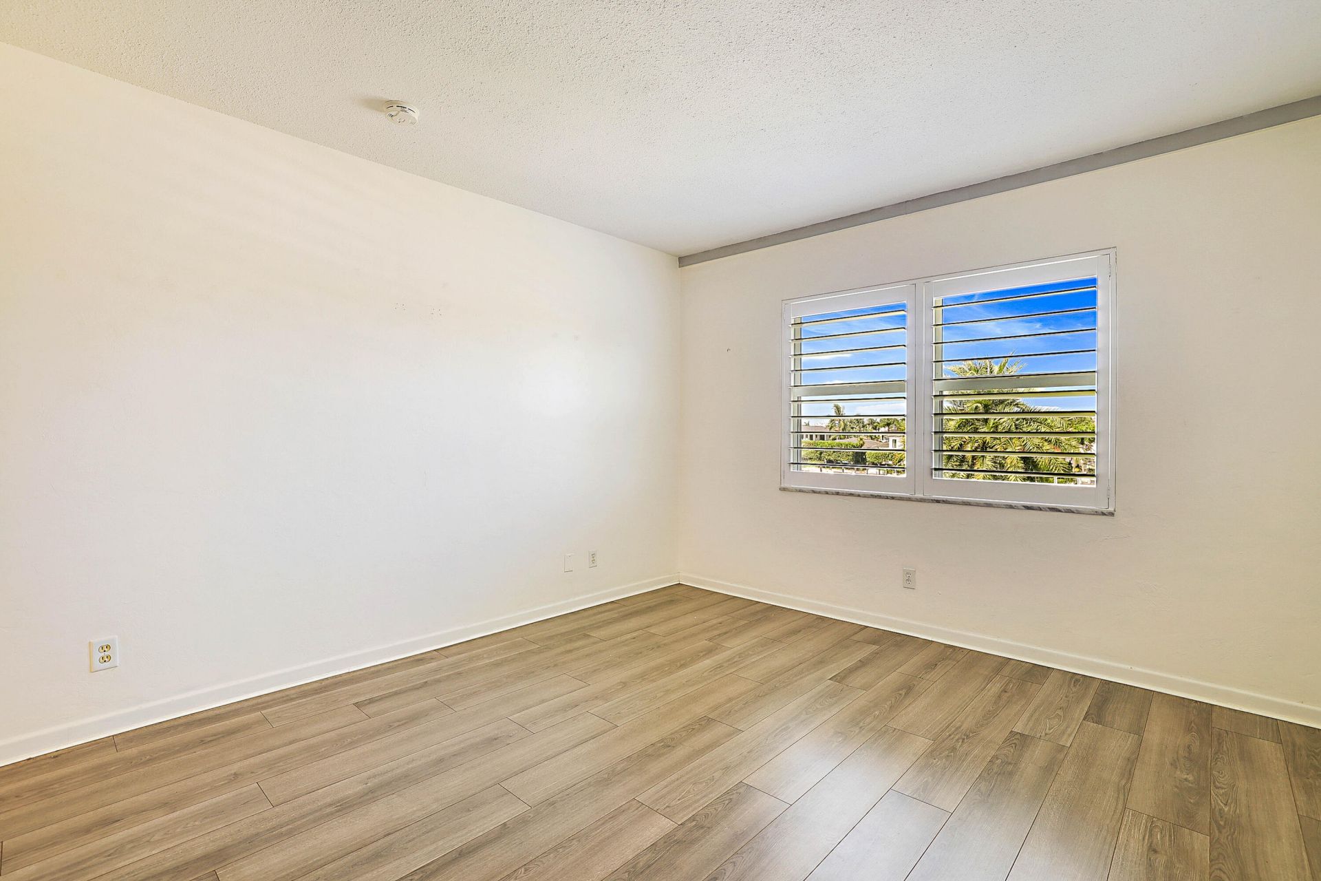 230 N Federal Highway, Unit 305, Deerfield Beach, FL 33441 Photo
