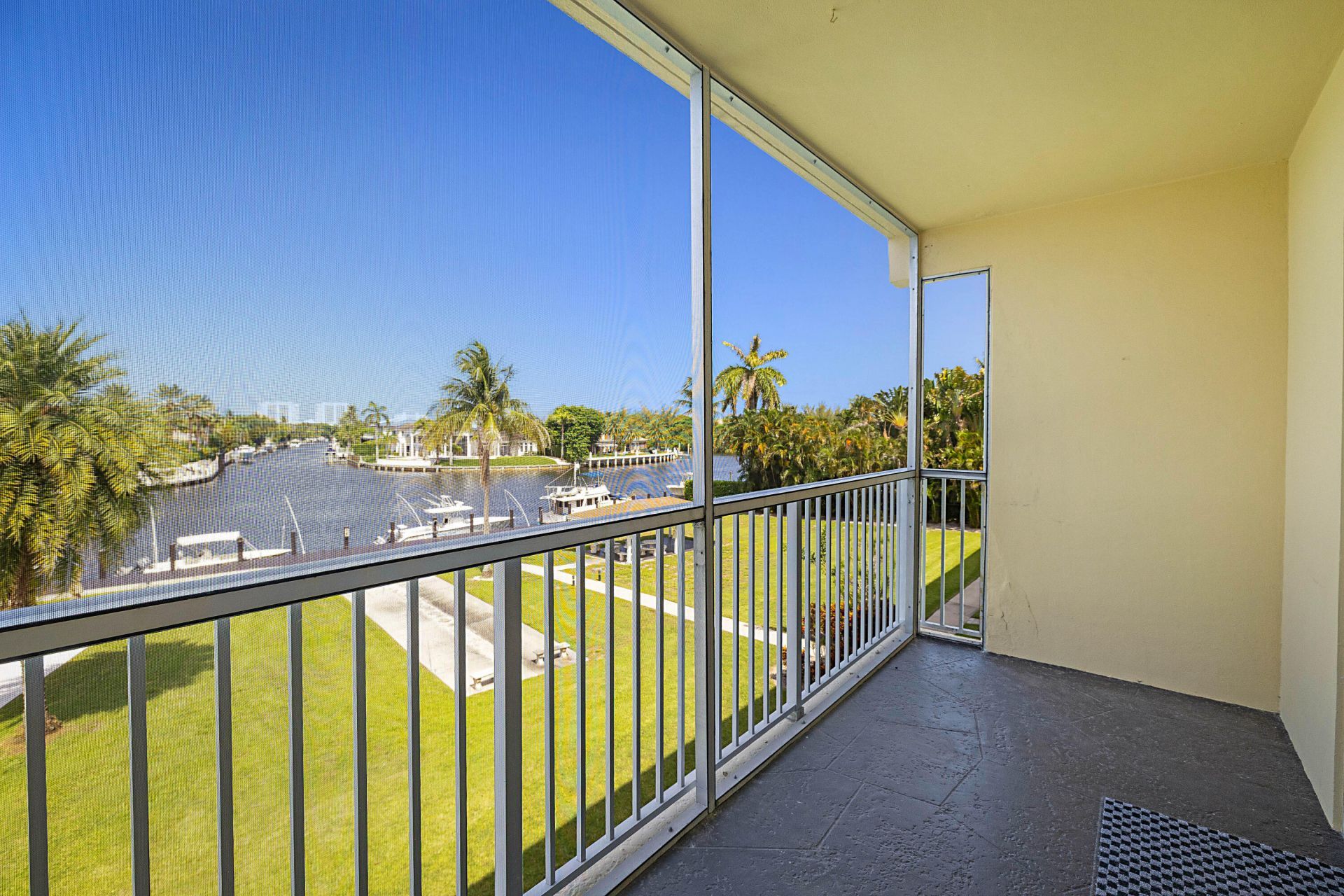 230 N Federal Highway, Unit 305, Deerfield Beach, FL 33441 Photo