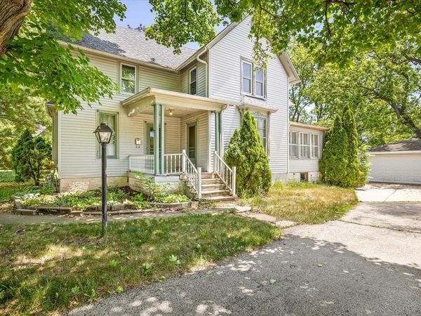 927 E Lincoln Avenue , Belvidere, IL 61008