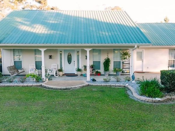 513 E BAYOU Road , Belle Chasse, LA 70037