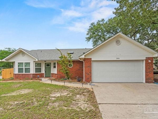 200 Lakeland Ct, Pensacola, FL 32514