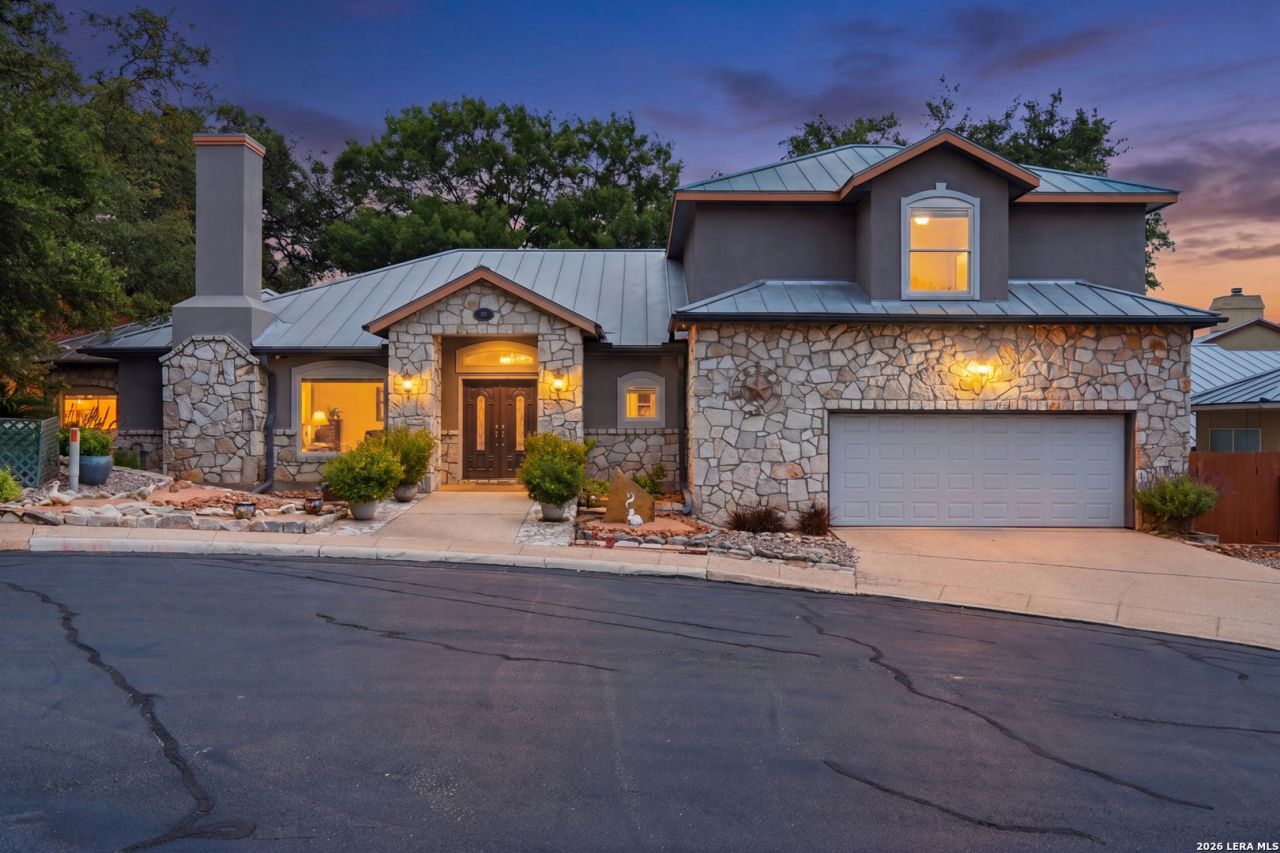 8 Donore Cir, San Antonio, TX 78229 Main Photo