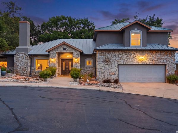 8 Donore Cir, San Antonio, TX 78229