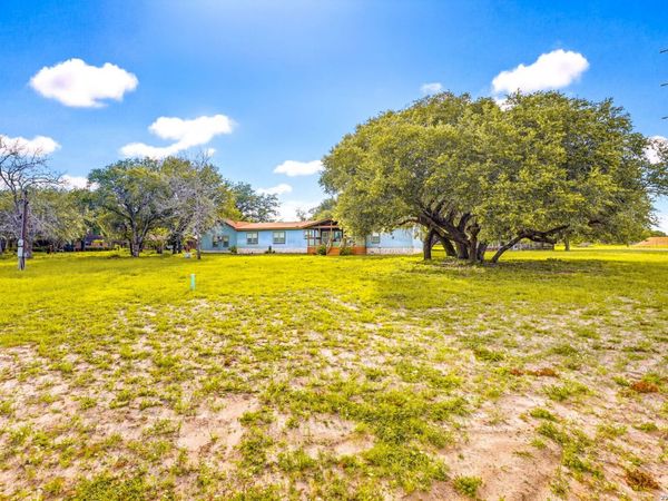 227 MISTY BND, Floresville, TX 78114