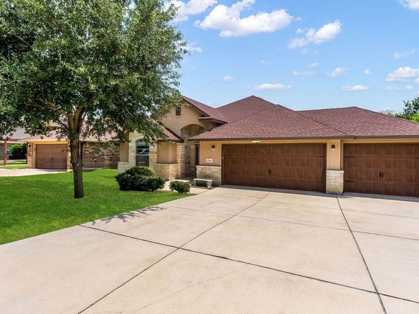 15606 Fox Ln, Selma, TX 78154