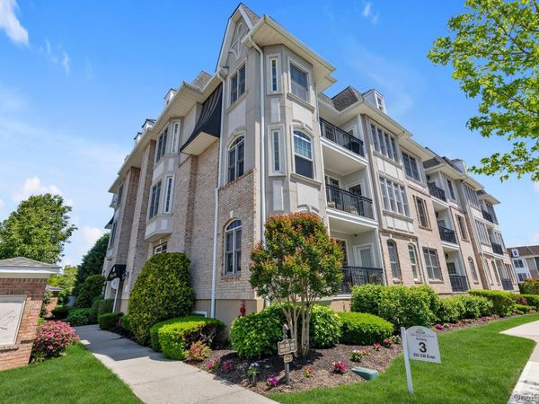 236 Roosevelt Way , Unit 3306, Westbury, NY 11590