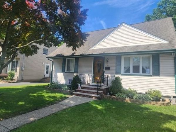 11 Chadwick Dr, Bloomfield, NJ 07003