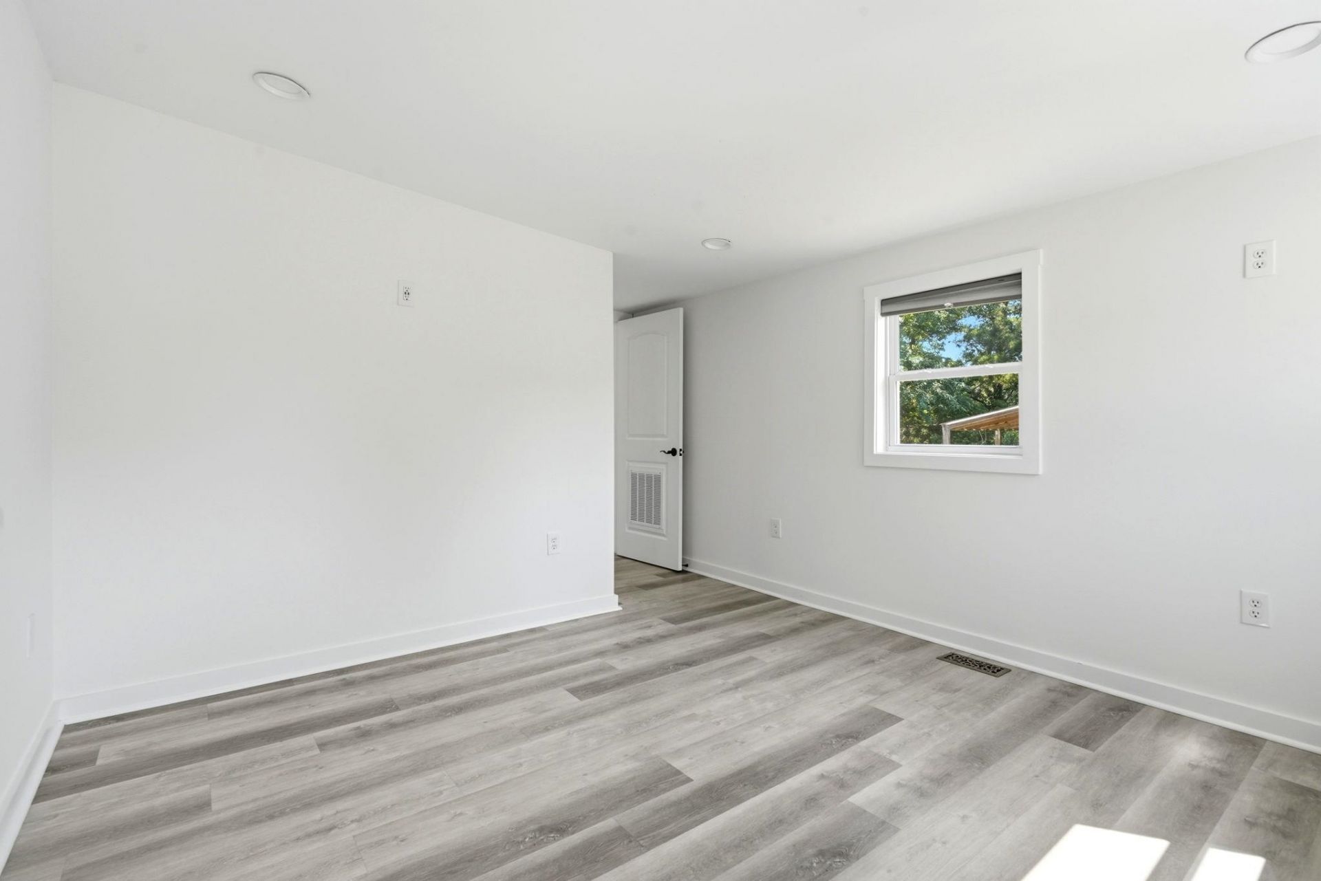 351 Southern Pines Dr. Photo 18
