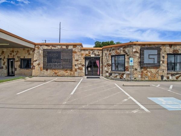 190 N Main Street , Rhome, TX 76078