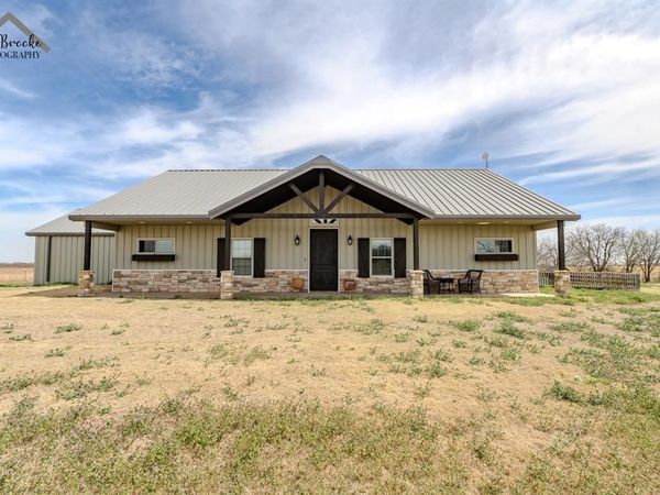 9118 Hall , Iowa Park, TX 76367