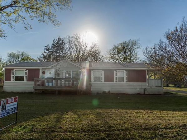 112 SE Front Street , Bailey, TX 75452