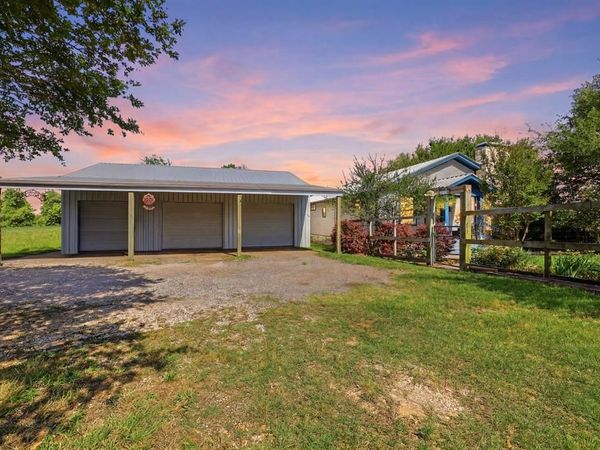 702 Noonday Road, Chandler, TX 75758