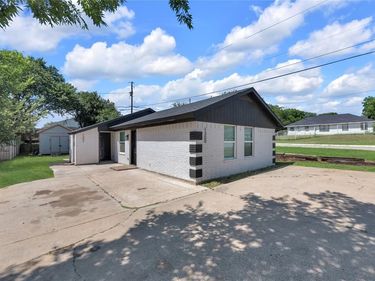 1300 E Fogg Street, Fort Worth, TX 76115