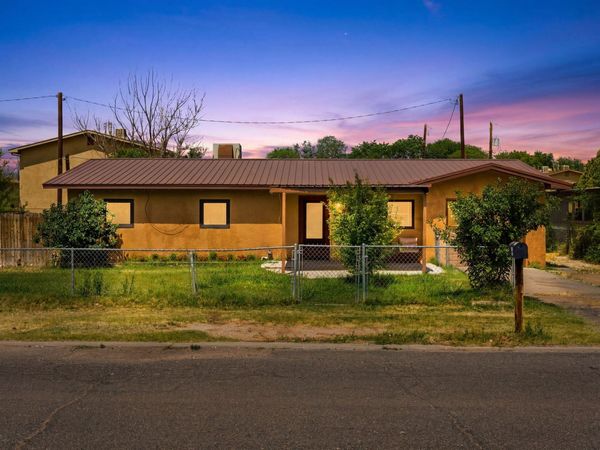 667 Monte Vista Road NE, Los Lunas, NM 87031