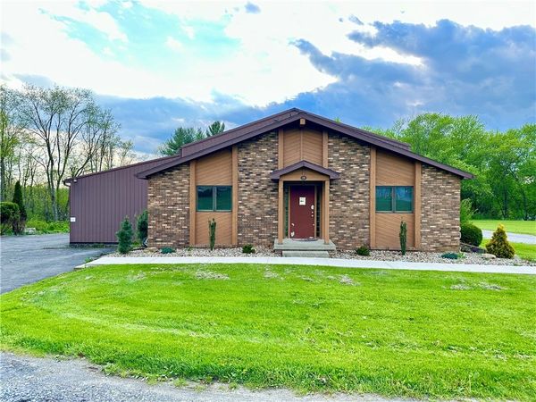 20 Henderson Ln , West Middlesex, PA 16105