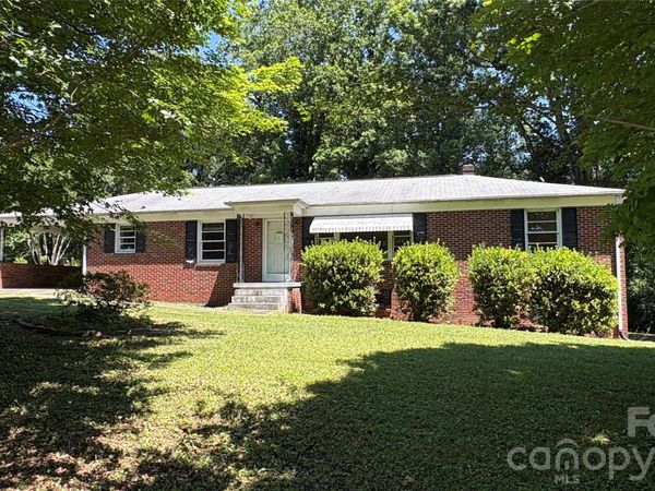 150 31st Avenue NW, Hickory, NC 28601