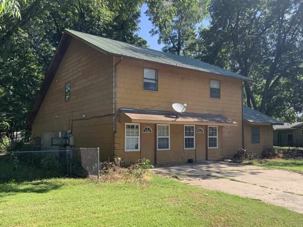 211-213 E French Avenue, Perkins, OK 74059