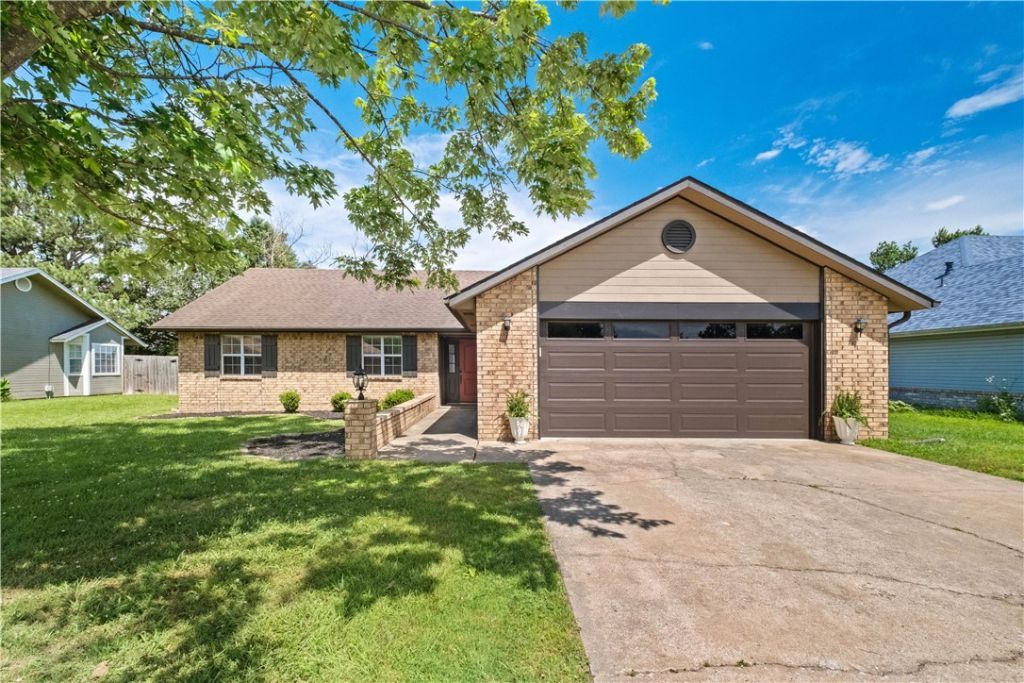 300 Stein Street, Centerton, AR 72719 Main Photo