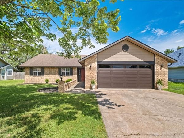 300 Stein Street , Centerton, AR 72719