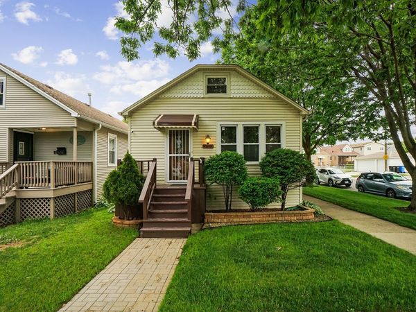 5758 N Moody Avenue , Chicago, IL 60646