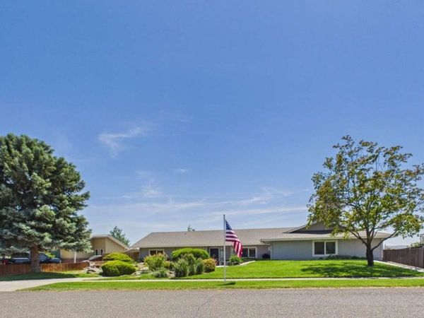 4710 Desert Plateau Dr, Pasco, WA 99301