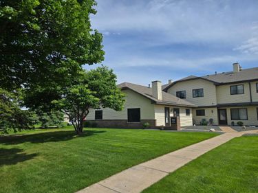 9905 54th Place N, Unit 5, Plymouth, MN 55442