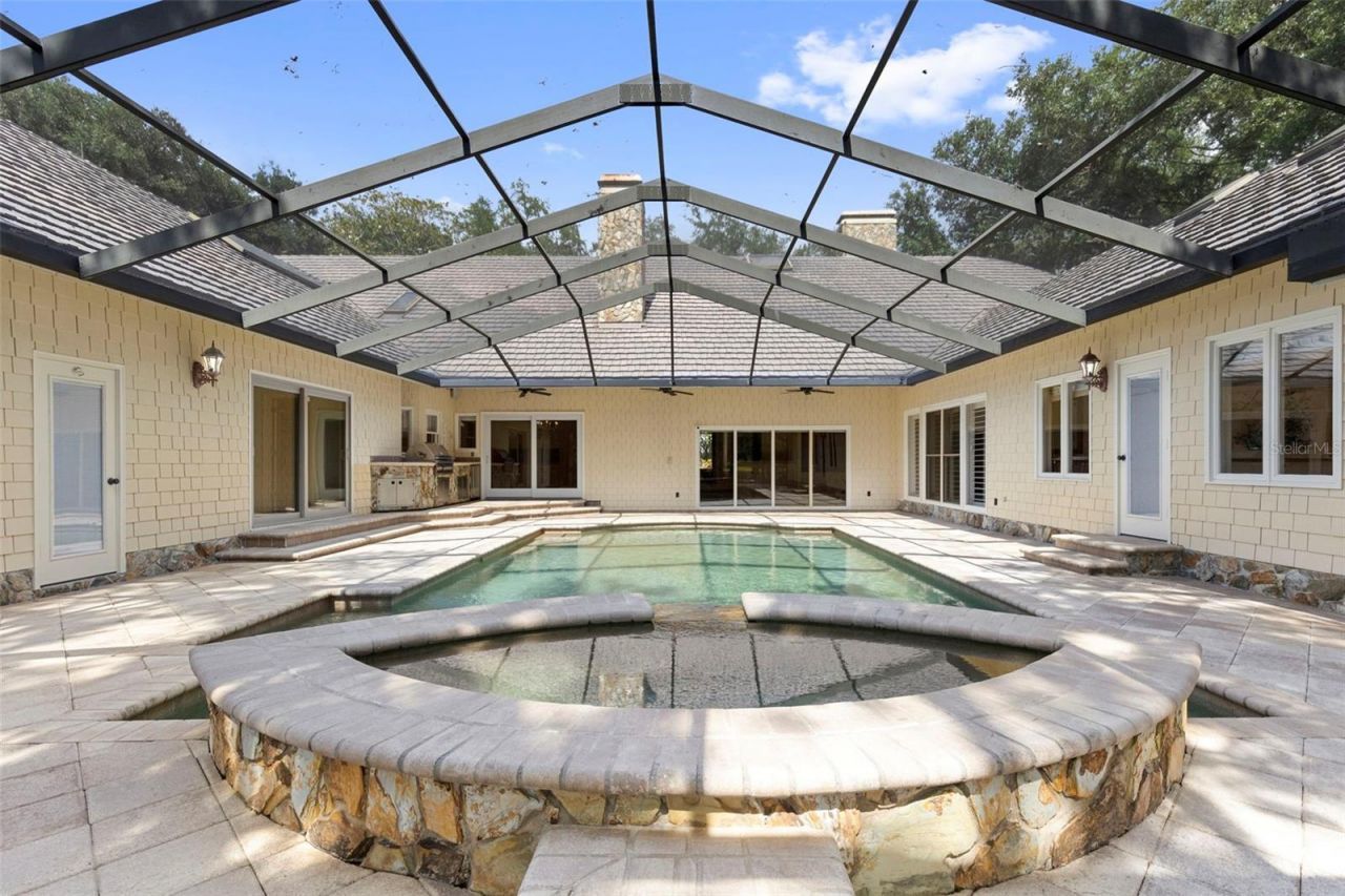 16310 Avila Boulevard, Tampa, FL 33613 Photo