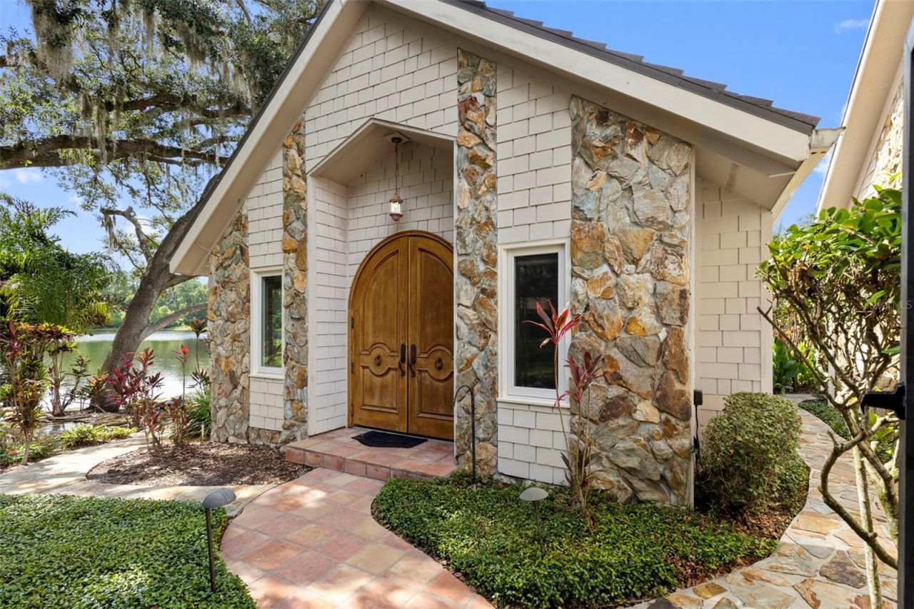 16310 Avila Boulevard, Tampa, FL 33613 Photo