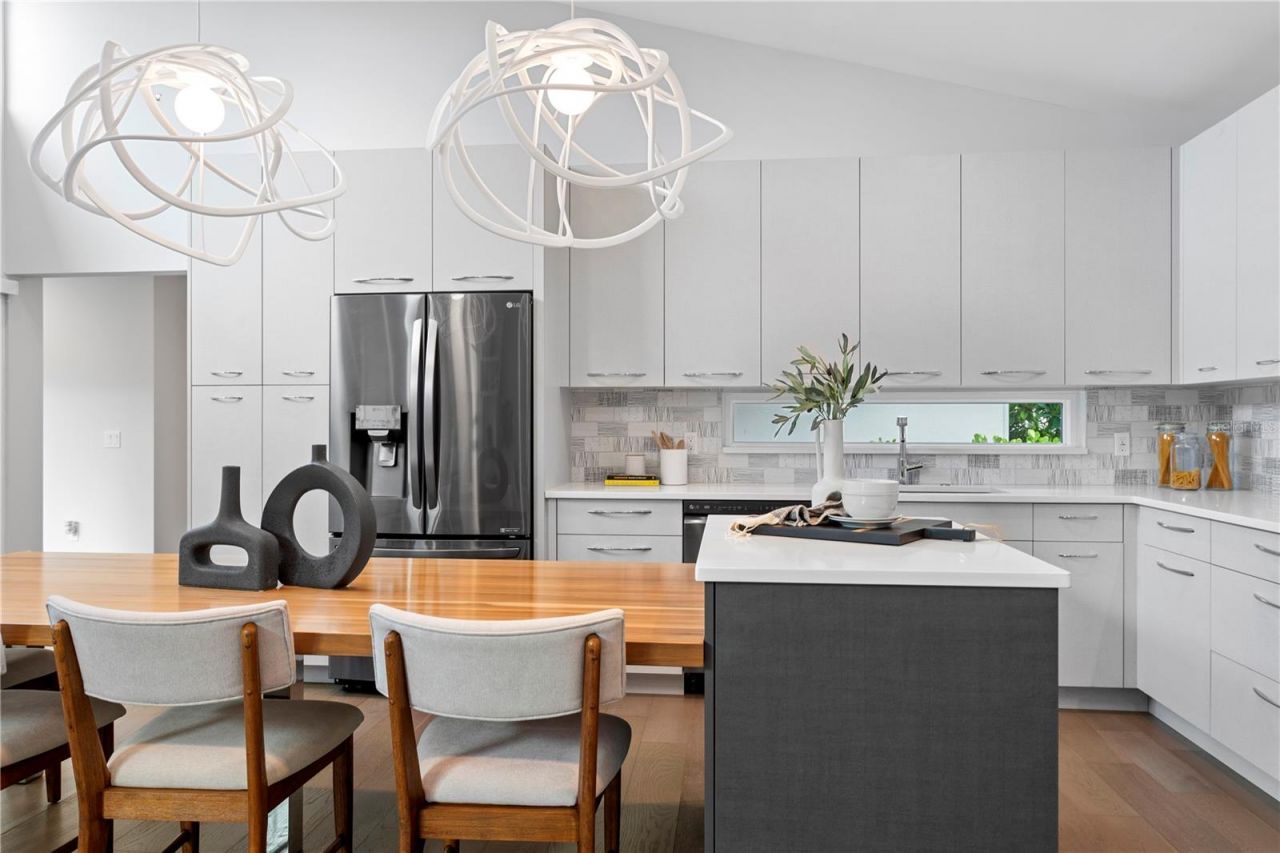 1428 Pine Bay Drive, Sarasota, FL 34231 Photo