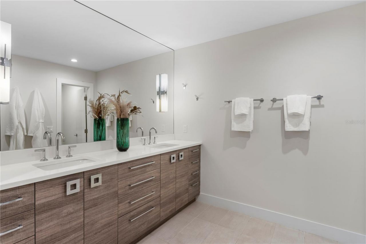1428 Pine Bay Drive, Sarasota, FL 34231 Photo