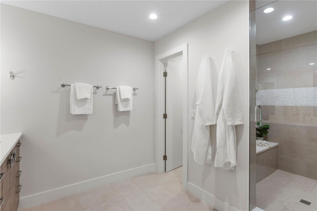 1428 Pine Bay Drive, Sarasota, FL 34231 Photo