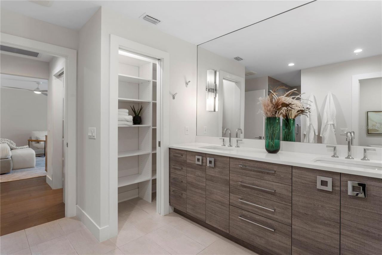 1428 Pine Bay Drive, Sarasota, FL 34231 Photo