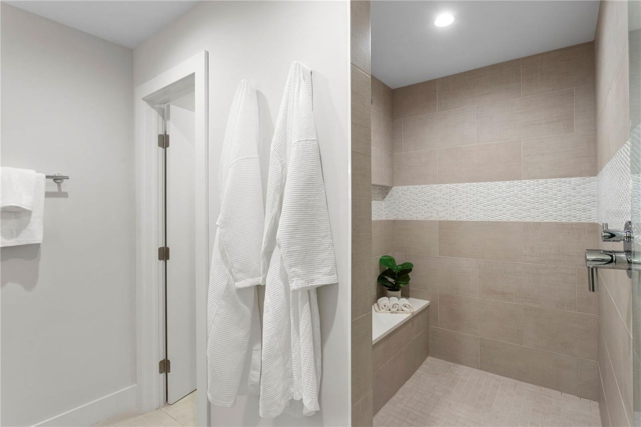 1428 Pine Bay Drive, Sarasota, FL 34231 Photo