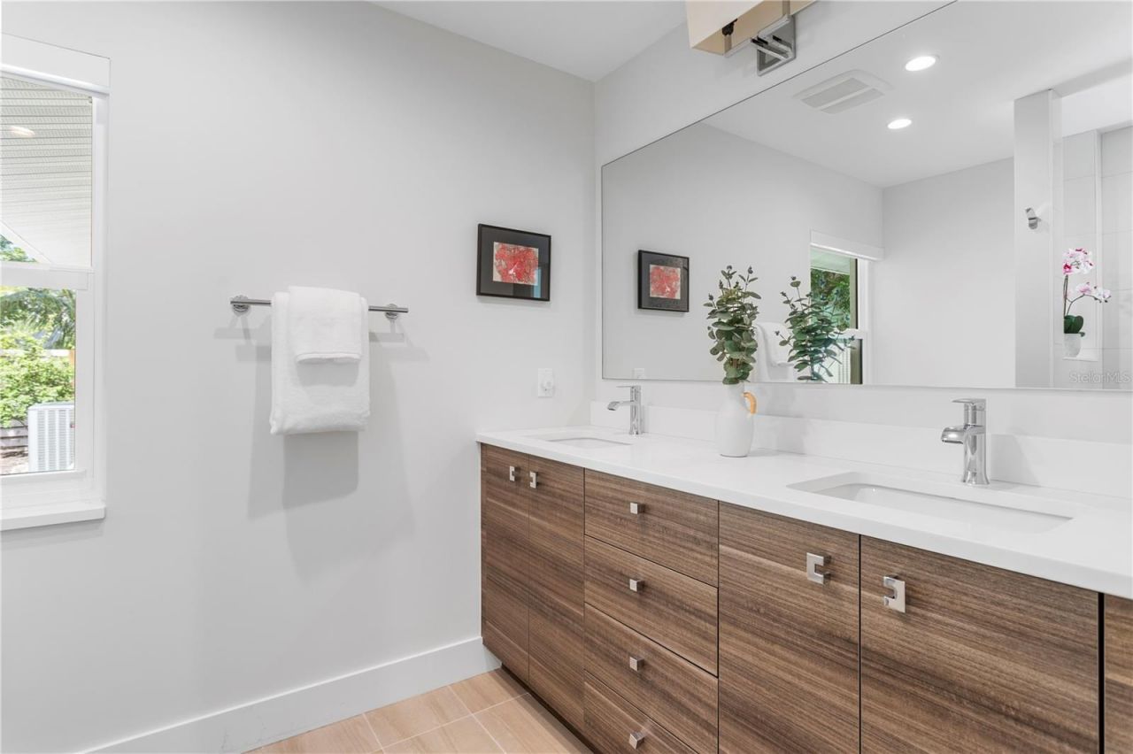 1428 Pine Bay Drive, Sarasota, FL 34231 Photo